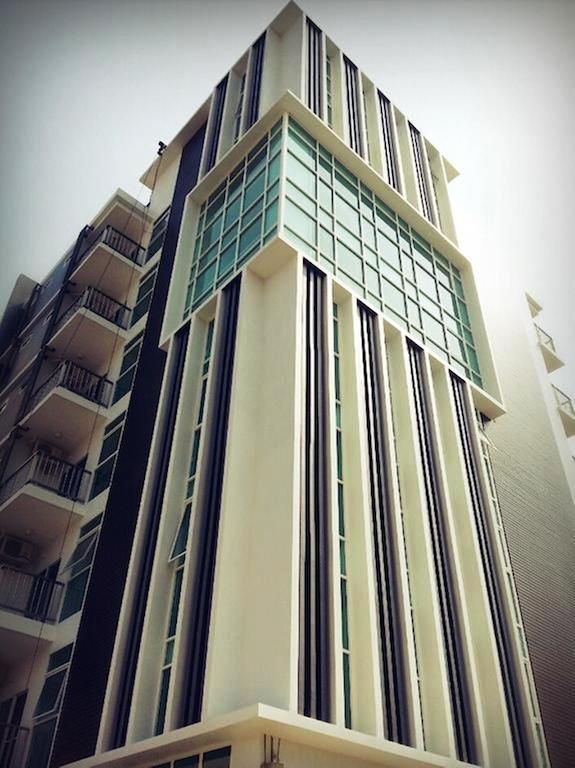 Wealth 30Th Hotel Банкок Екстериор снимка