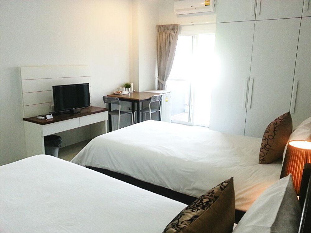 Wealth 30Th Hotel Банкок Екстериор снимка
