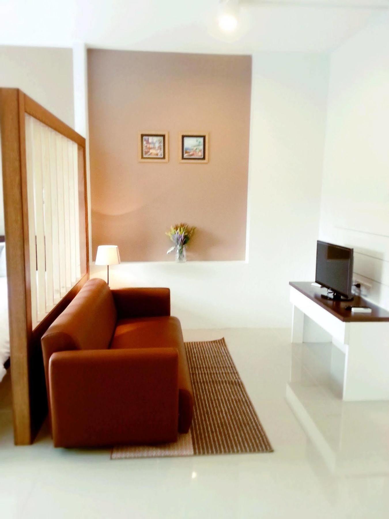 Wealth 30Th Hotel Банкок Екстериор снимка